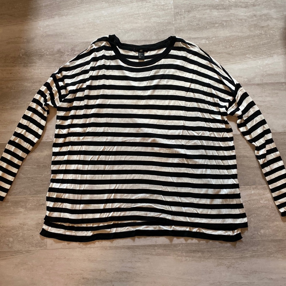 Black and white H&M top
